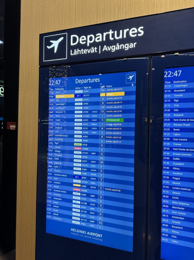 ヘルシンキ空港の電光掲示板